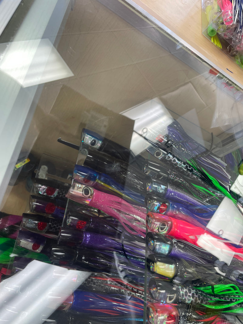 Load image into Gallery viewer, Marlin Magic Skirted Lures
