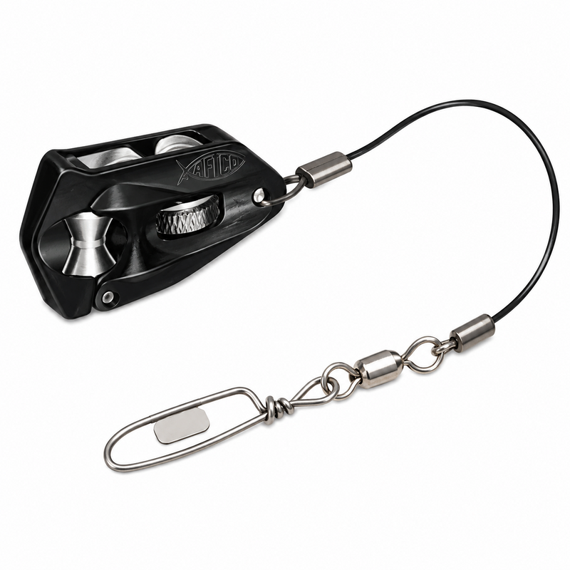 Load image into Gallery viewer, AFTCO release clip assembly with black clip, coated cable, swivel and stainless steel snap
