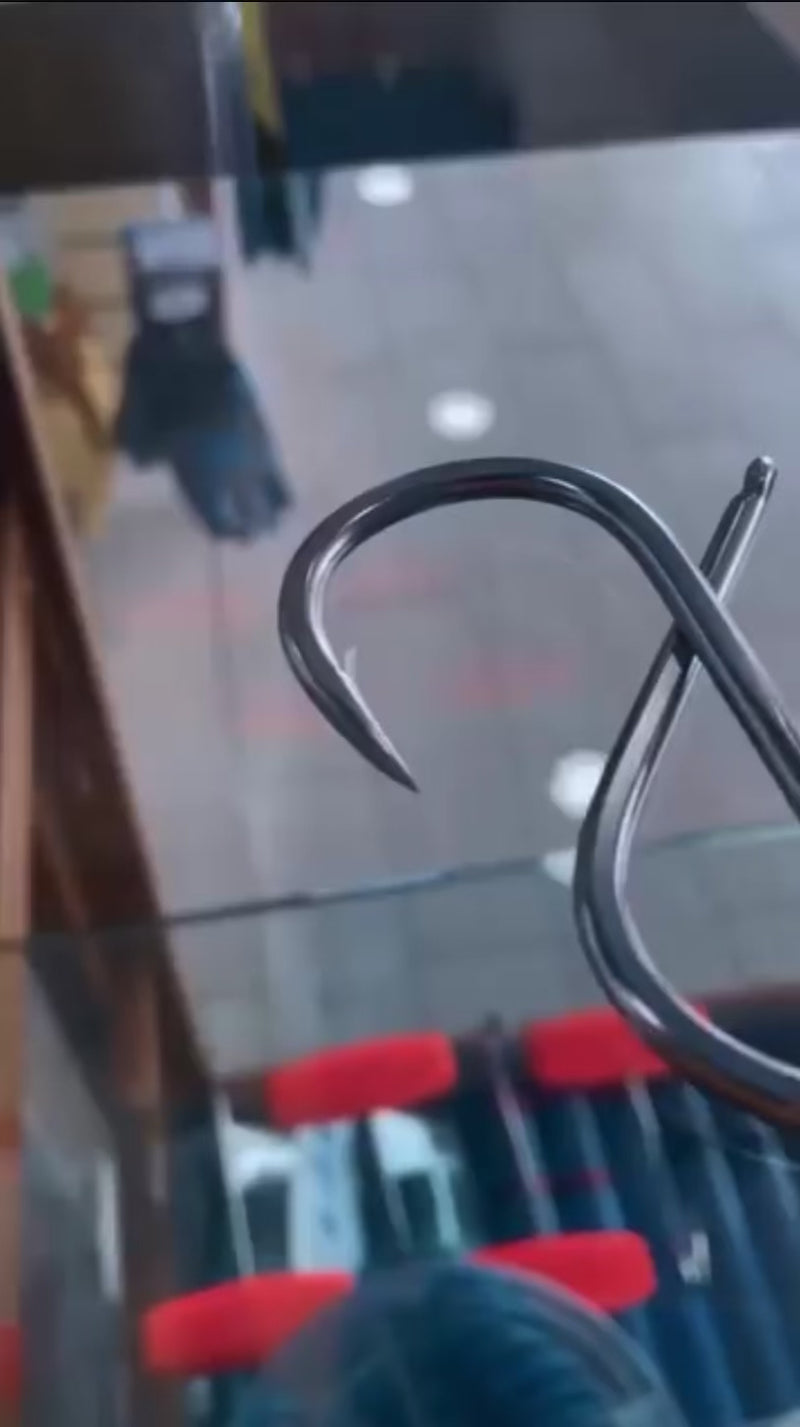 Load and play video in Gallery viewer, FUDO Southern Tuna Ringed Eye Hooks – 9/0
